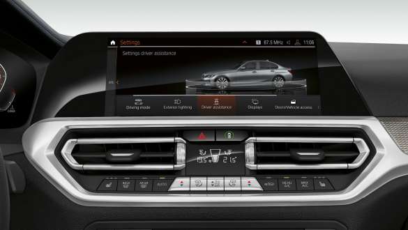 BMW 3 Series Sedan, Driving Assistant Professional. Frontal close-up of the cockpit display of the BMW 3 Series Sedan with Driving Assistant Professional.
