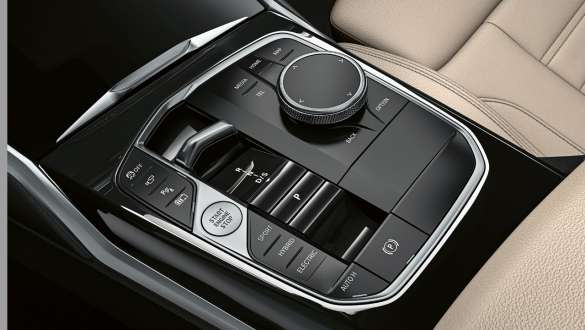Centre console with new selector lever. BMW 3 Series Touring LCI G21 Centre console with new selector lever