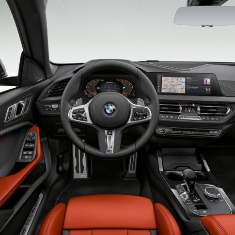 Cockpit BMW M235i xDrive Gran Coupé Driver-oriented cockpit BMW M235i xDrive Gran Coupé 2020 F44 interior
