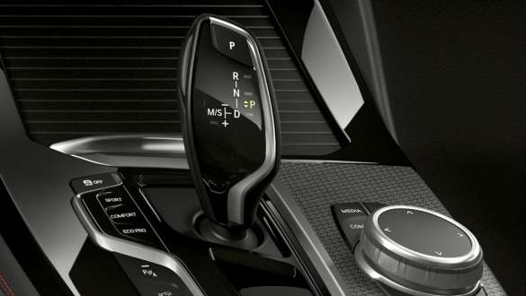 BMW X4 M40i 8-speed Steptronic Sport transmission. BMW X4 M40i interior, gear lever, 8-speed Steptronic Sport transmission.