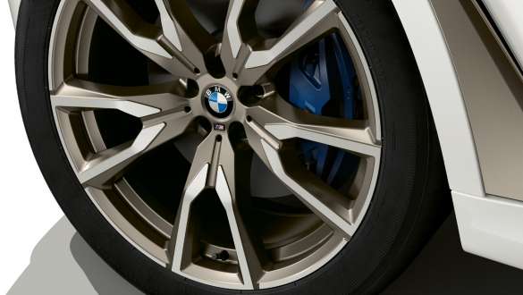 BMW X7 M Automobile with M Sport brake BMW X7 M Automobile with M Sport brake, G07, close-up light alloy wheel