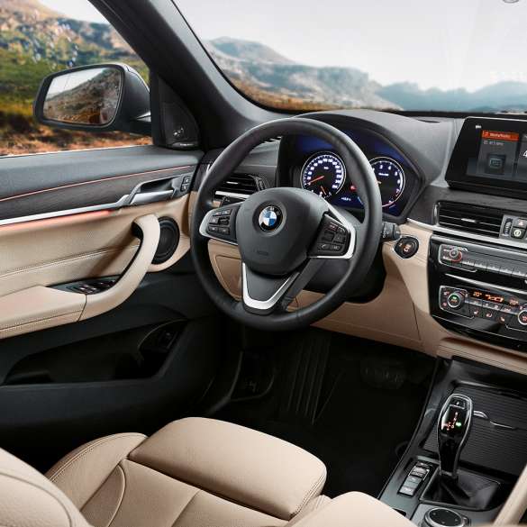 BMW X1 interior, cockpit. BMW X1 interior, view of the 10,25" Control display in the cockpit.