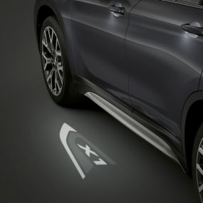 BMW X1, LED-Projection “X1”. BMW X1, side view with focus on LED-Projection “X1”.