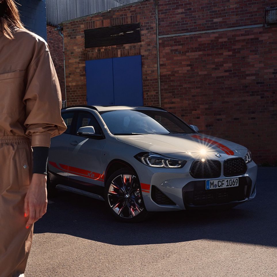 Double kidney BMW X2 F39 BMW X2 2018 F39 Galvanic Gold metallic front view Double kidney