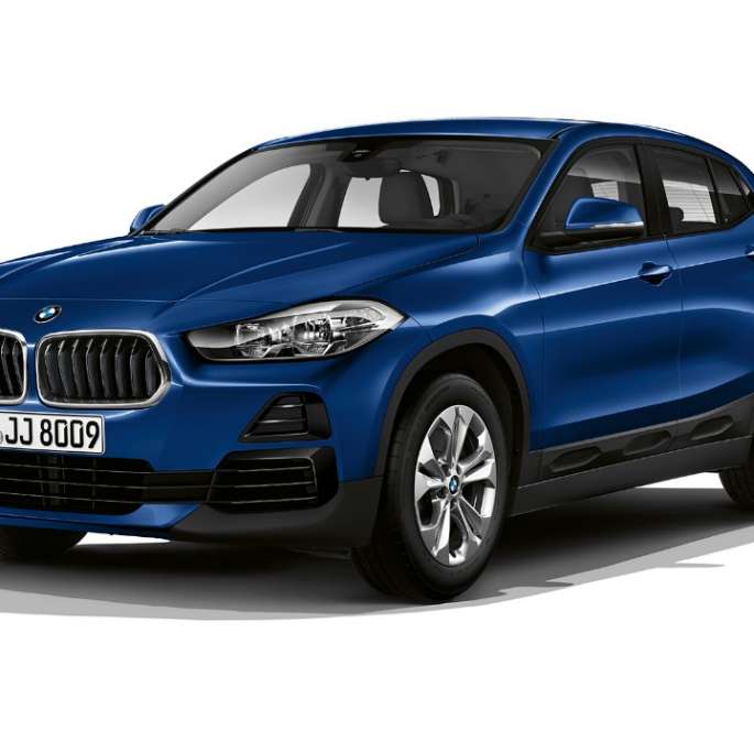 Three quarter front view BMW X2 sDrive20i model advantage BMW X2 sDrive20i model advantage 2018 F39 Mediterranean Blue metallic three quarter front view
