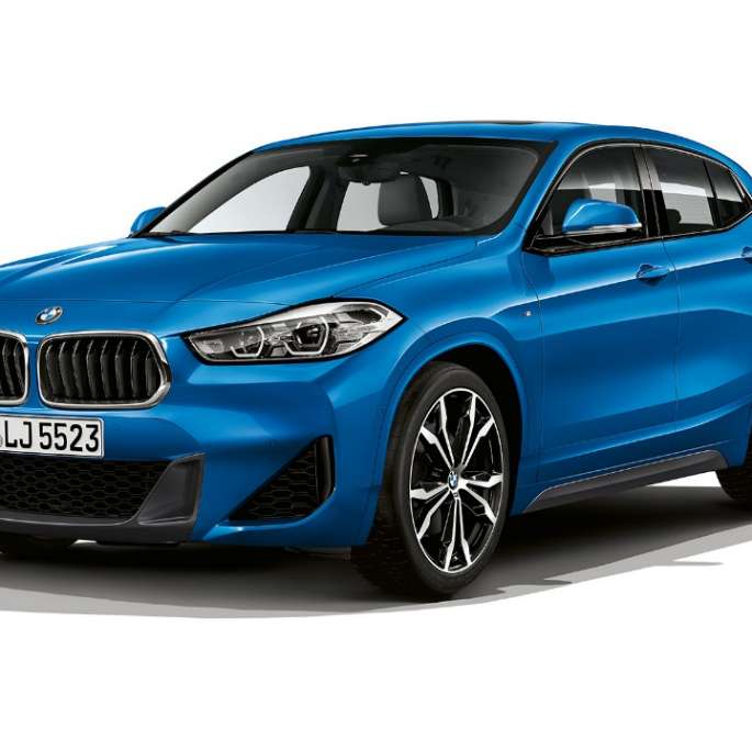 Three quarter front view BMW X2 sDrive20i model M Sport BMW X2 sDrive20i model M Sport 2018 F39 Misano Blue metallic three quarter front view