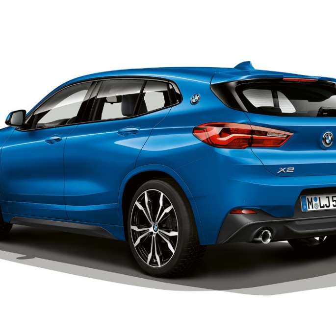 Three quarter side view BMW X2 sDrive20i model M Sport BMW X2 sDrive20i model M Sport 2018 F39 Misano Blue metallic three quarter side view