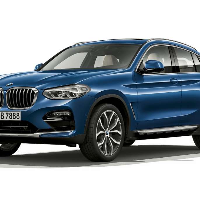 Three-quarter front view BMW X4 Model xLine BMW X4 xDrive20d Model xLine G02 2018 Phytonic blue three-quarter front view