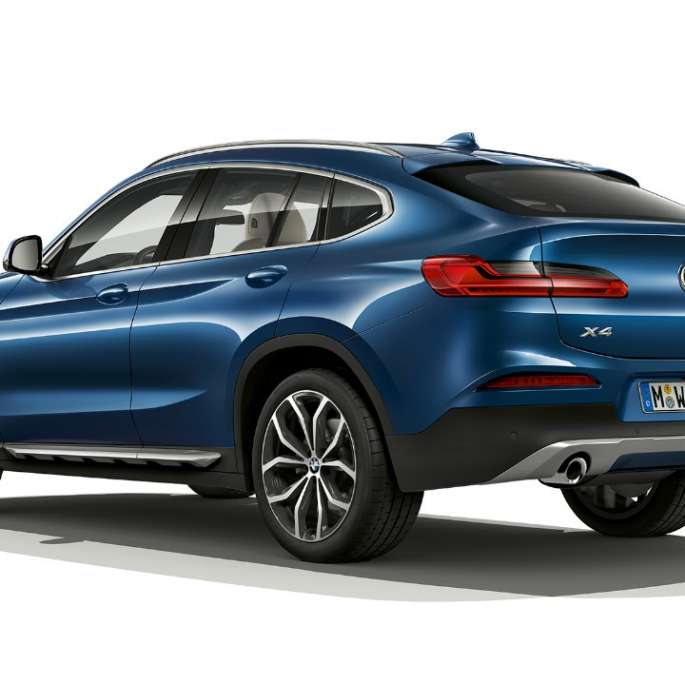 Three-quarter rear view BMW X4 Model xLine BMW X4 xDrive20d Model xLine G02 2018 Phytonic blue three-quarter rear view