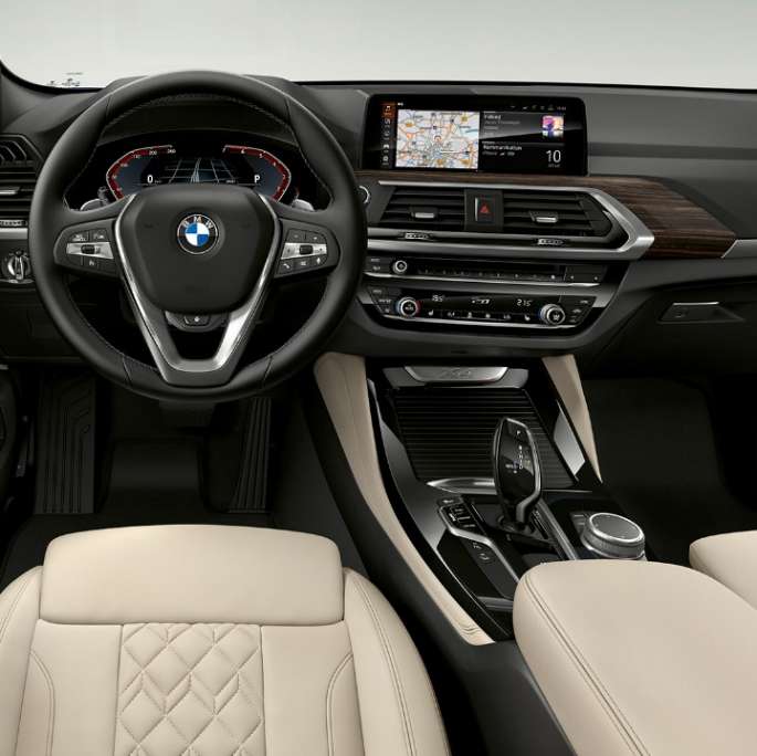 Cockpit BMW X4 Model xLine Cockpit BMW X4 xDrive20d Model xLine G02 2018 interior