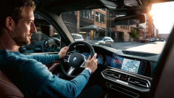 Connected Navigation BMW X5 BMW X5 G05 2018 interior driver using Connected Navigation