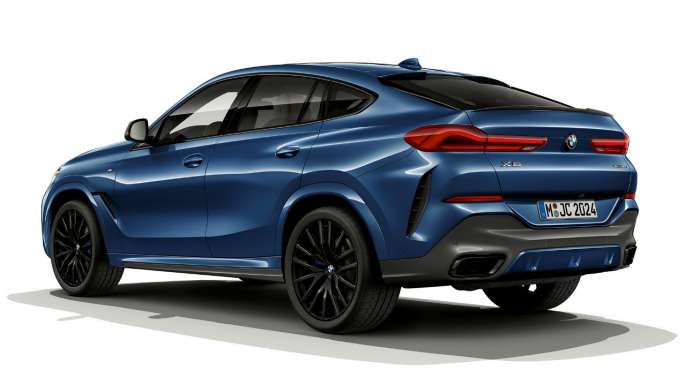 BMW X6 with M Sport package, rear. BMW X6 with M Sport package in three-quarter rear perspective.
