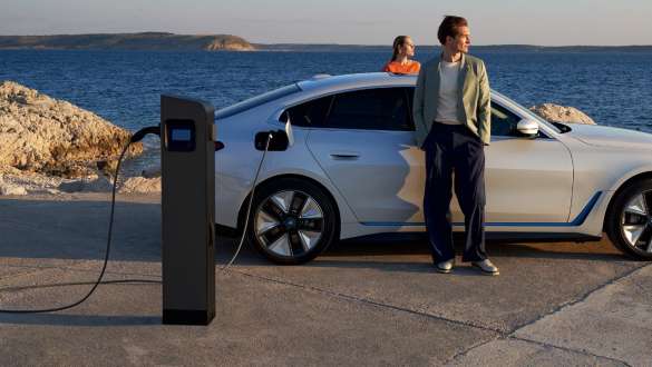 Electric vehicle charging point public charging BMW e-mobility electric vehicle charging point public charging