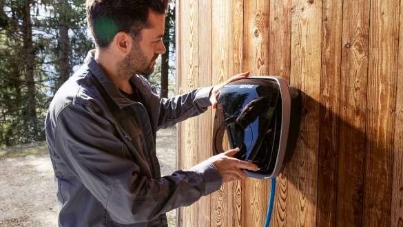 BMW Installation service BMW e-mobility electric car charging Installation service