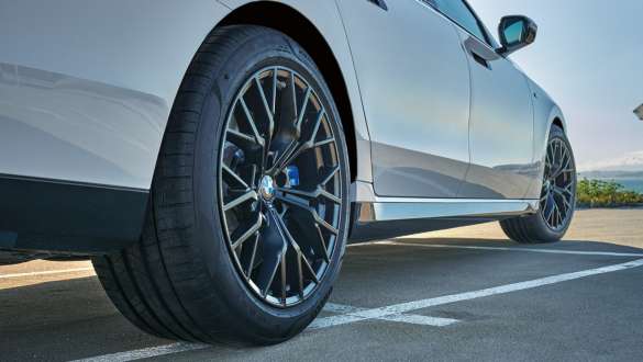 Original BMW summer complete wheel 19" M Performance light alloy wheel Y-spoke style 898 M Frozen Gunmetal Grey Original BMW summer complete wheel 19" M Performance light alloy wheel Y-spoke style 898 M Frozen Gunmetal Grey