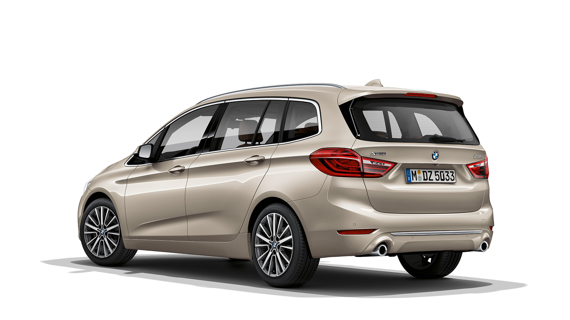 Three-quarter rear view BMW 2 Series Gran Tourer Model Luxury Line BMW 2 Series Gran Tourer 218d xDrive Model Luxury Line F46 2018 Jucaro Beige metallic three-quarter rear view