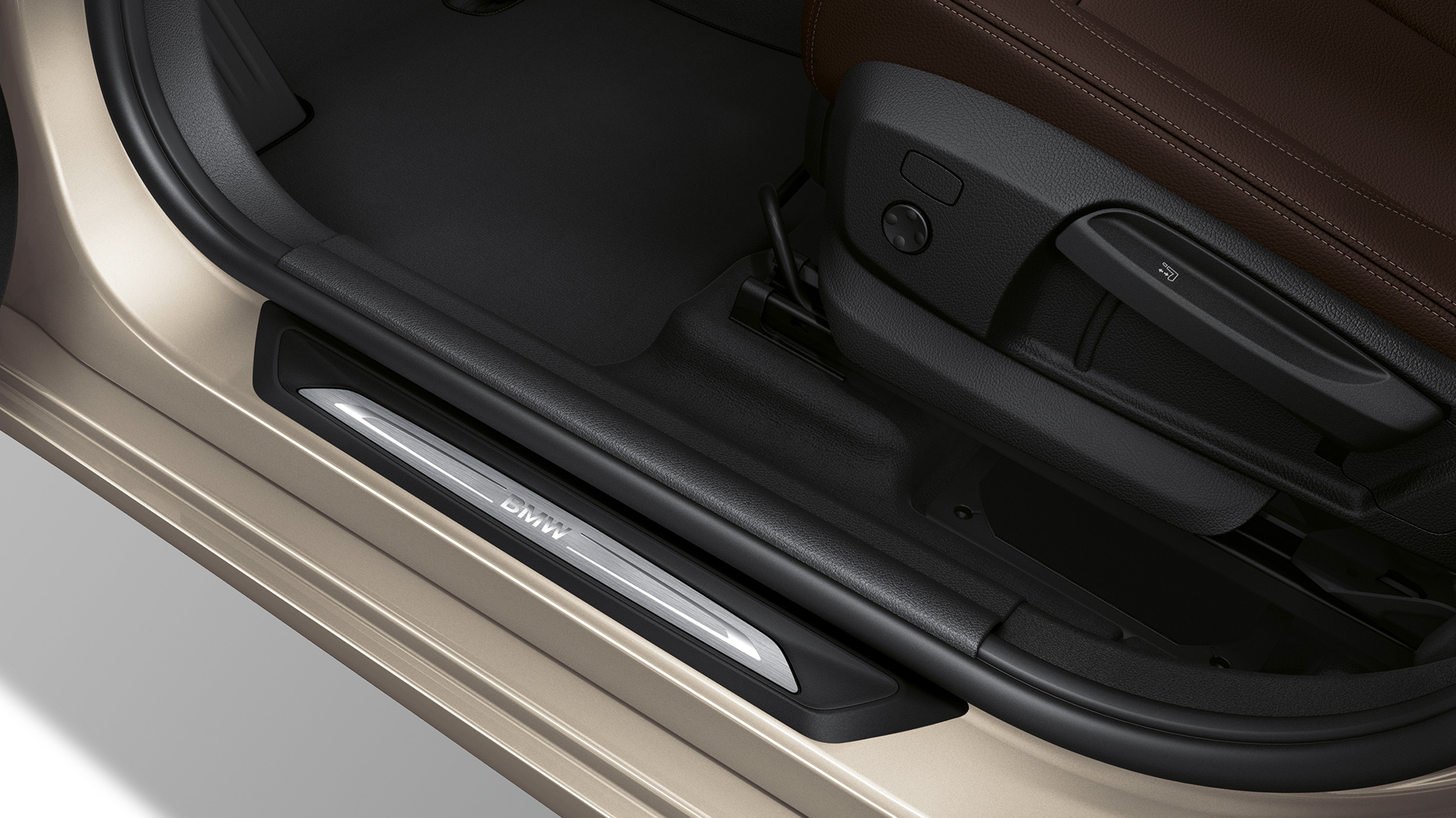 Door sill finishers BMW 2 Series Gran Tourer Model Luxury Line Door sill finishers BMW 2 Series Gran Tourer 218d xDrive Model Luxury Line F46 2018 Jucaro Beige metallic close-up view