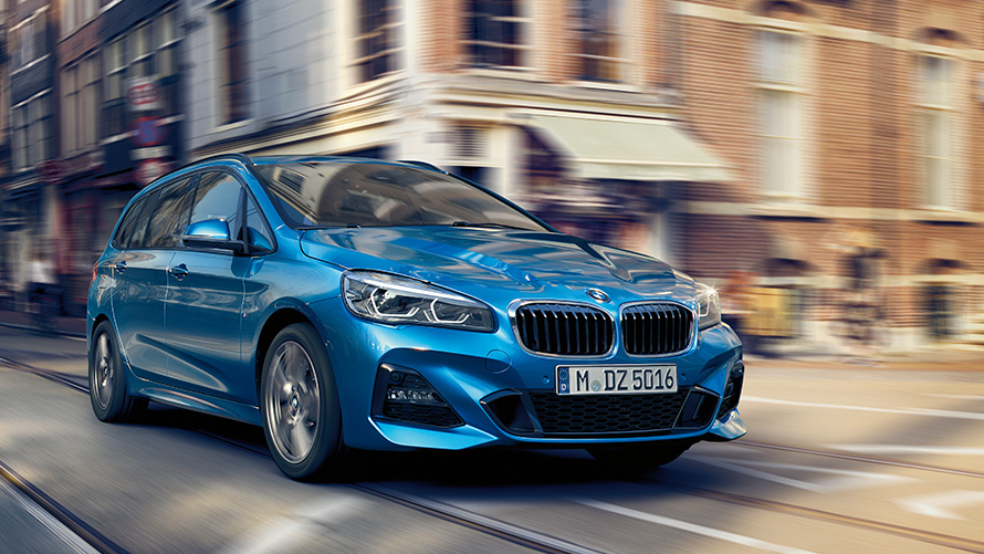 Three-quarter front BMW 2 Series Gran Tourer BMW 2 Series Gran Tourer F46 2018 Estoril Blue metallic three-quarter front view driving on the road