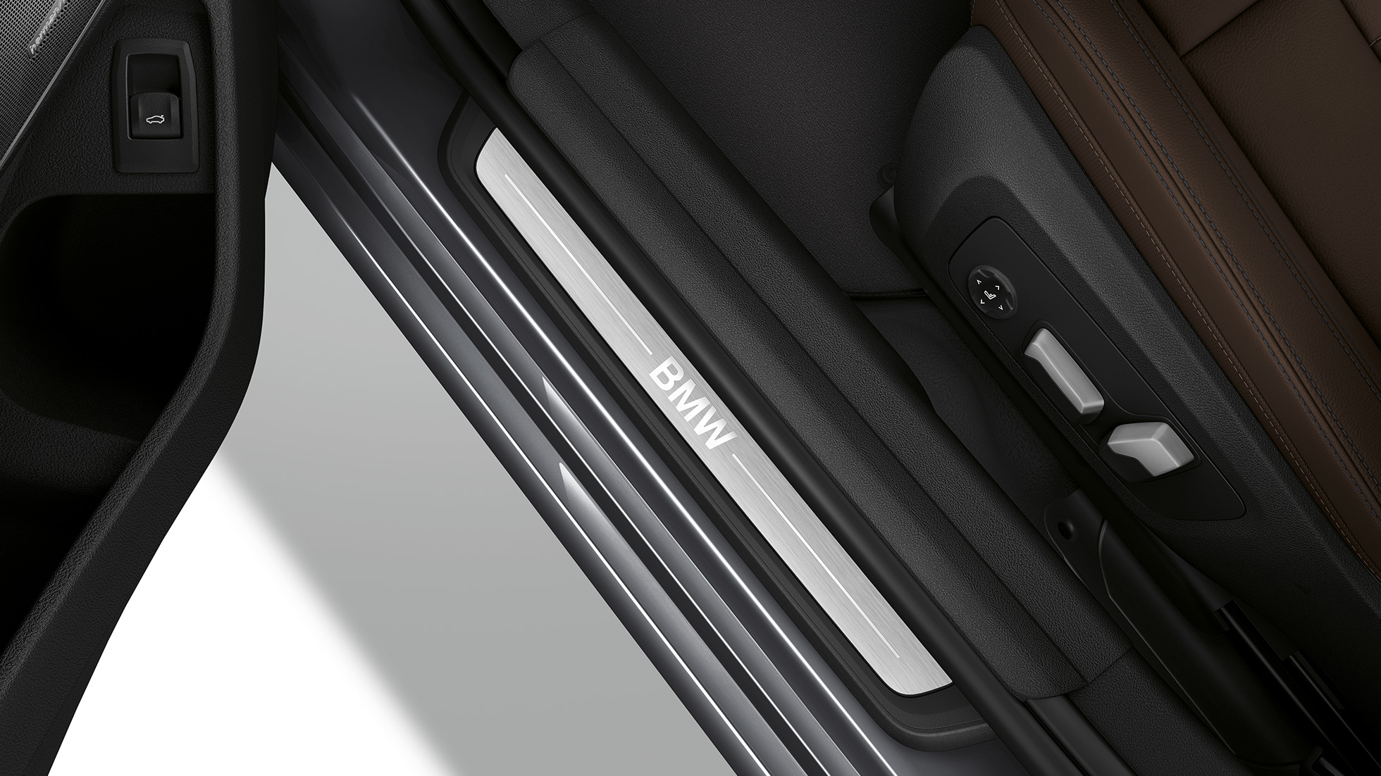 BMW 3 Series Sedan, Model Luxury Line entry sill. Top view of the door sill of the BMW 3 Series Sedan with Model Luxury Line features.