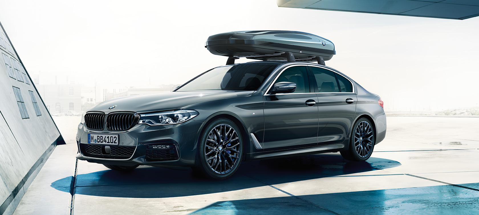 Accessories BMW 5 Series Sedan G30 BMW 5 Series Sedan G30 with BMW roof box 520