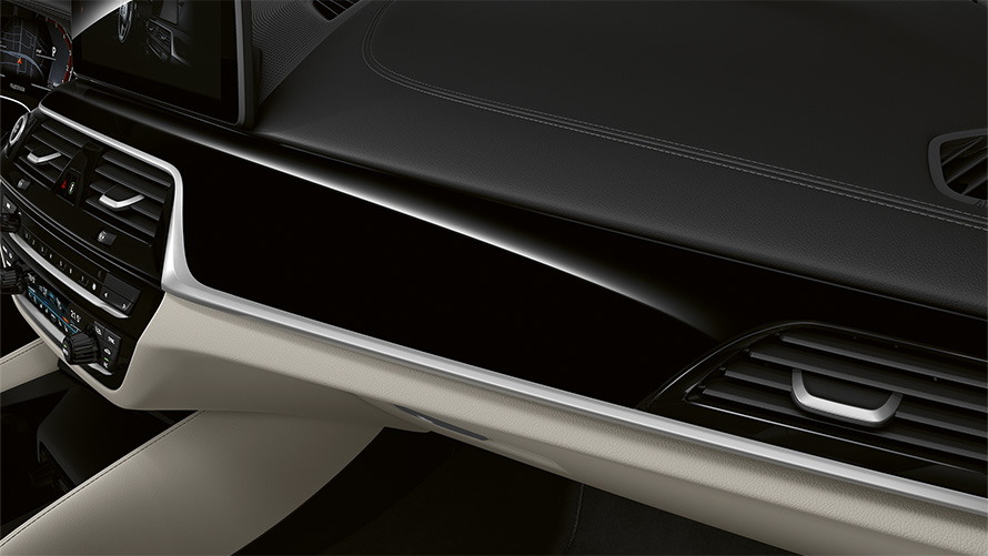 BMW Individual interior trim finishers piano finish Black BMW 6 Series Gran Turismo G32 2020 interior cockpit