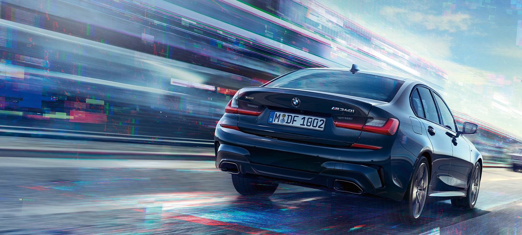 BMW M340i xDrive Limousine G20 Sapphire Black metallic rear view while driving