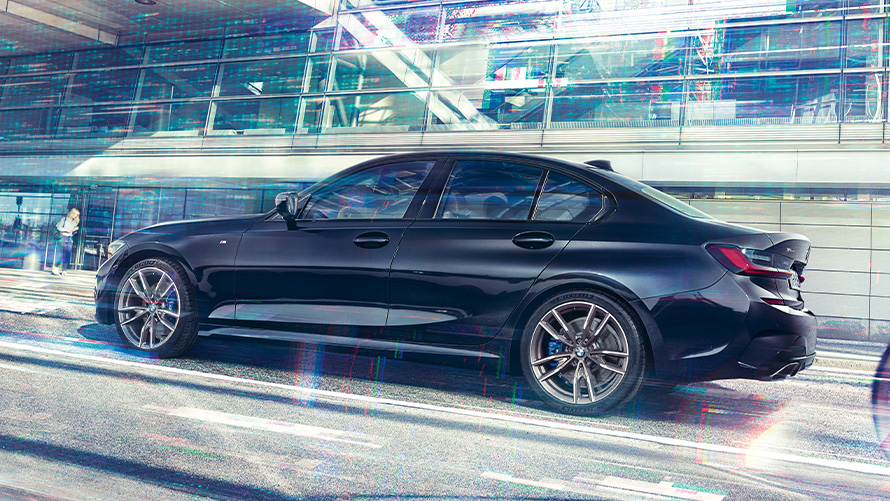 Technical Data BMW M340i xDrive Sedan G20 Sapphire Black metallic side view while driving