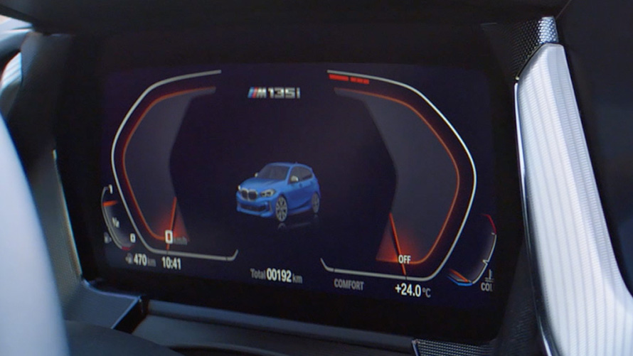 BMW M135i xDrive (F40) film BMW M135i xDrive (F40) in M Misano Blue metallic in video