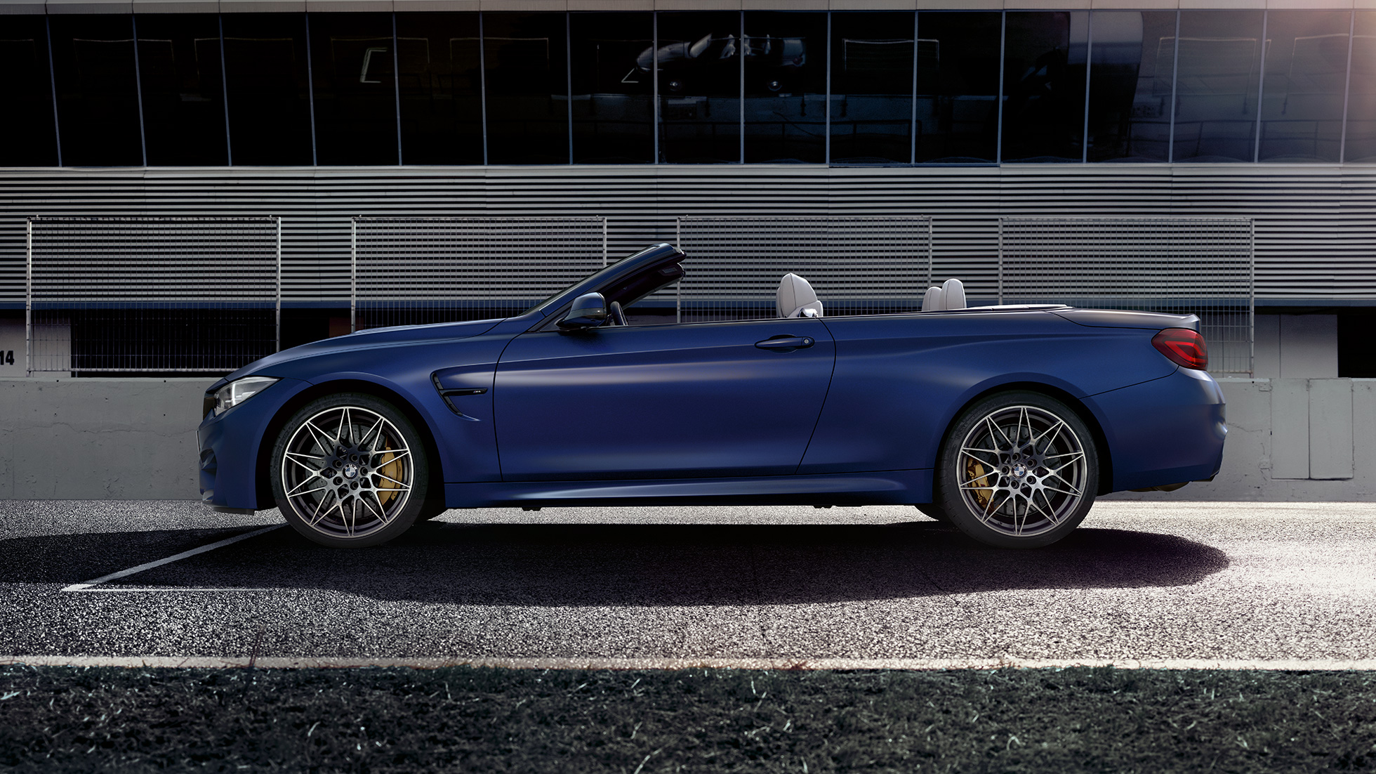 BMW M4 Convertible, side shot BMW M4 Convertible, design, side shot