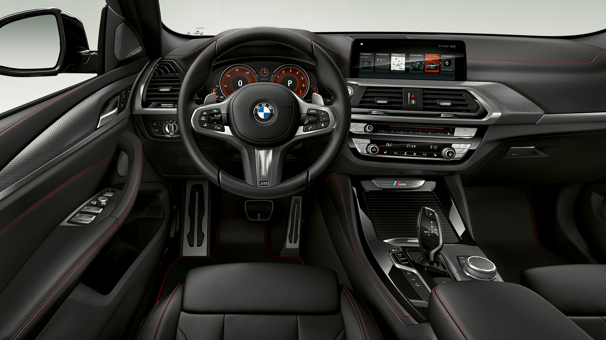 BMW X4 M40i, cockpit. BMW X4 M40i, interior, cockpit with sport seats and M leather steering wheel.
