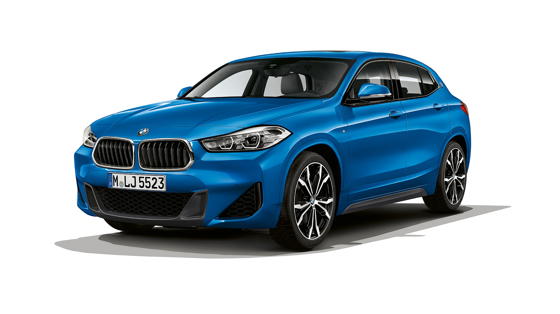 Three quarter front view BMW X2 sDrive20i model M Sport BMW X2 sDrive20i model M Sport 2018 F39 Misano Blue metallic three quarter front view