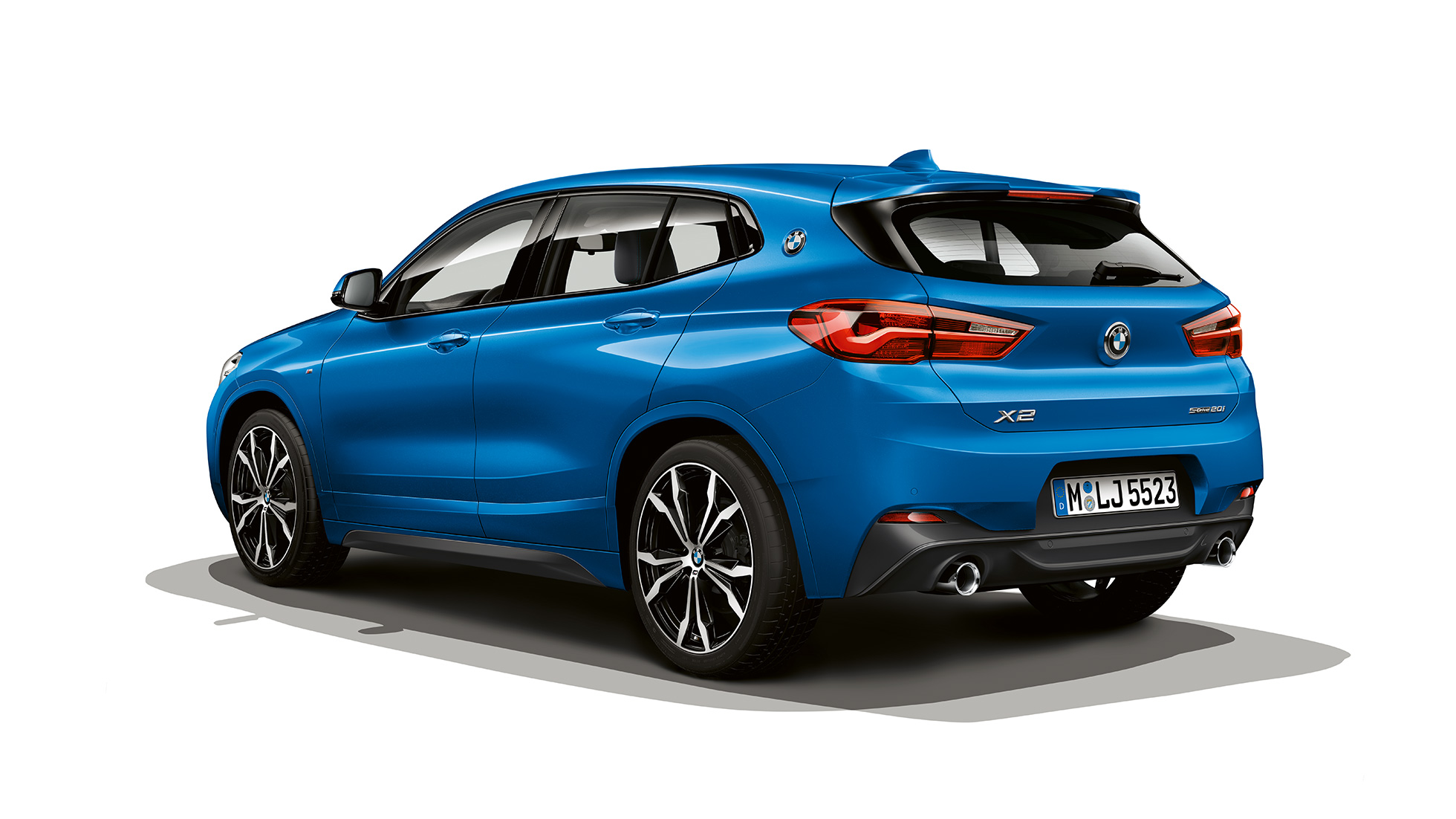 Three quarter side view BMW X2 sDrive20i model M Sport BMW X2 sDrive20i model M Sport 2018 F39 Misano Blue metallic three quarter side view