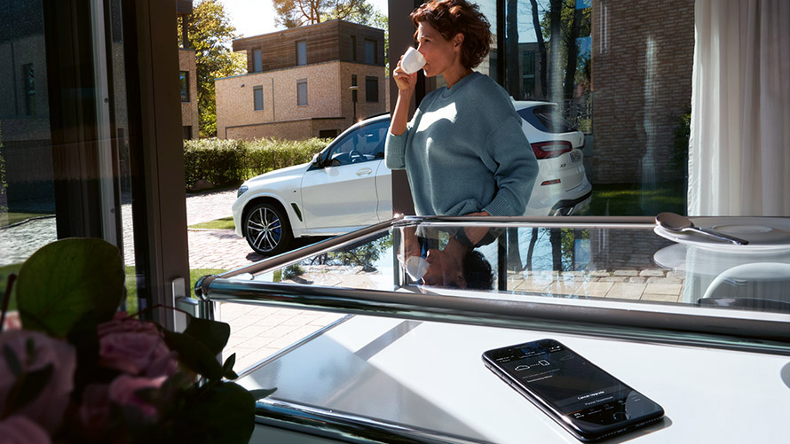 Remote Software Upgrade* Remote Software Upgrade* Man sitting in a BMW and using the Control Display