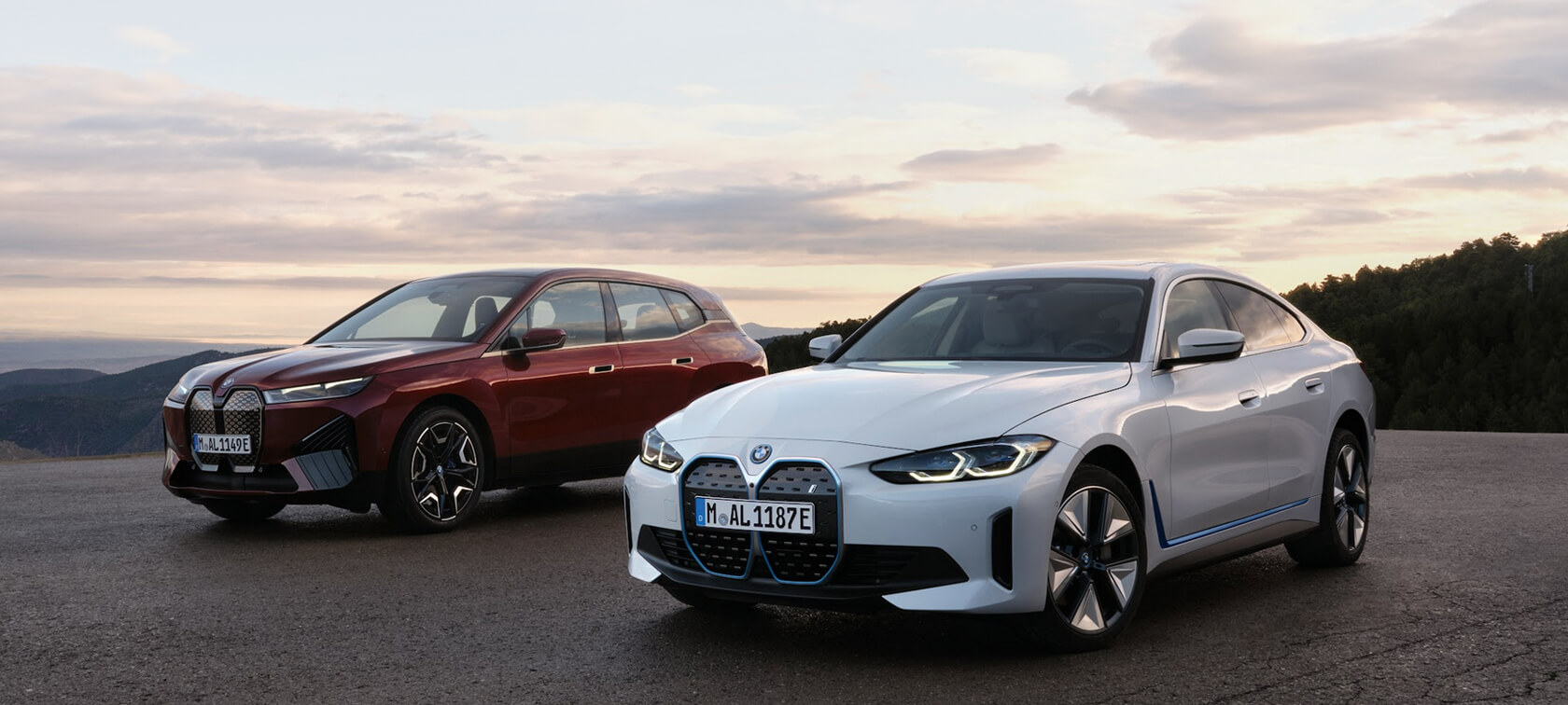 BMW electric cars three-quarter side view on sand bird's eye view BMW i Series BMW electric cars three-quarter side view on sand bird's eye view