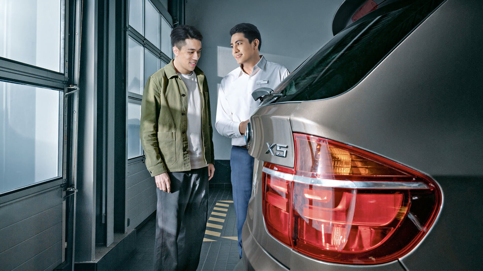 BMW Service BMW Value Service BMW Service BMW Value Service man at BMW partner