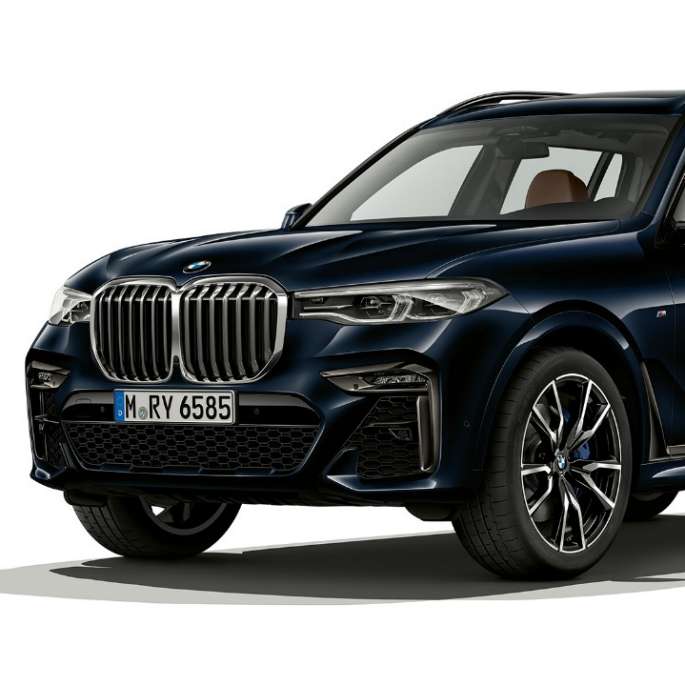 BMW X7 M Sport Package Studio shot of the BMW X7 three-quarter front view in M Sport Package