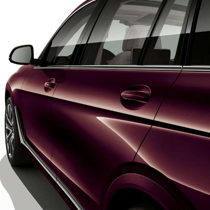 BMW X7, BMW Individual X7 xDrive40i side view Side view of the BMW X7 with BMW Individual X7 xDrive40i features